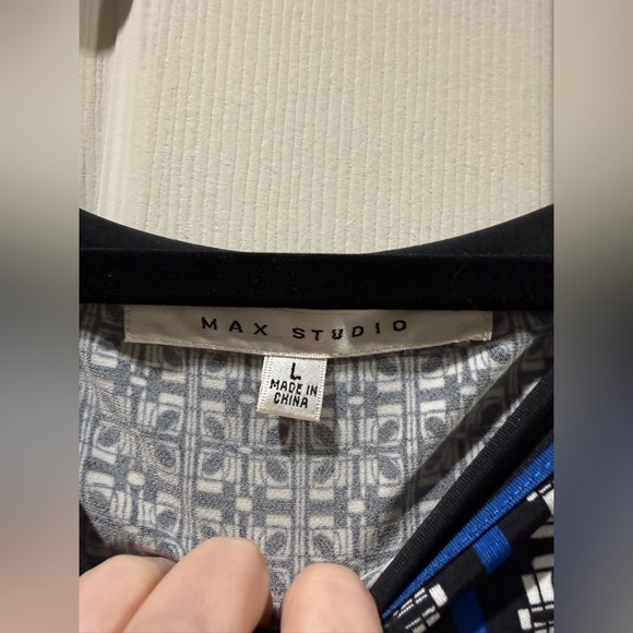 Max Studio Geometric Black and White Dress with Blue Highlights - Picture 5 of 5